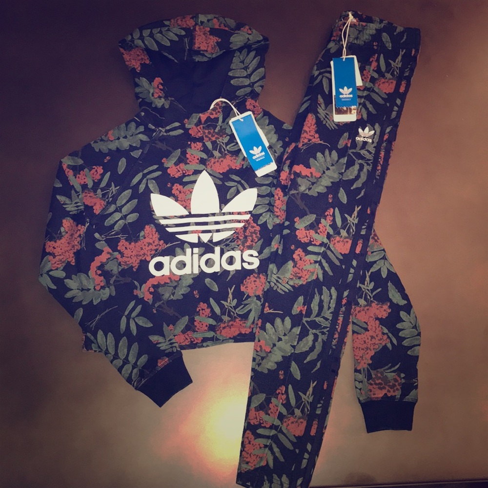 New wt cute kids adidas tracksuit size YM (12) !